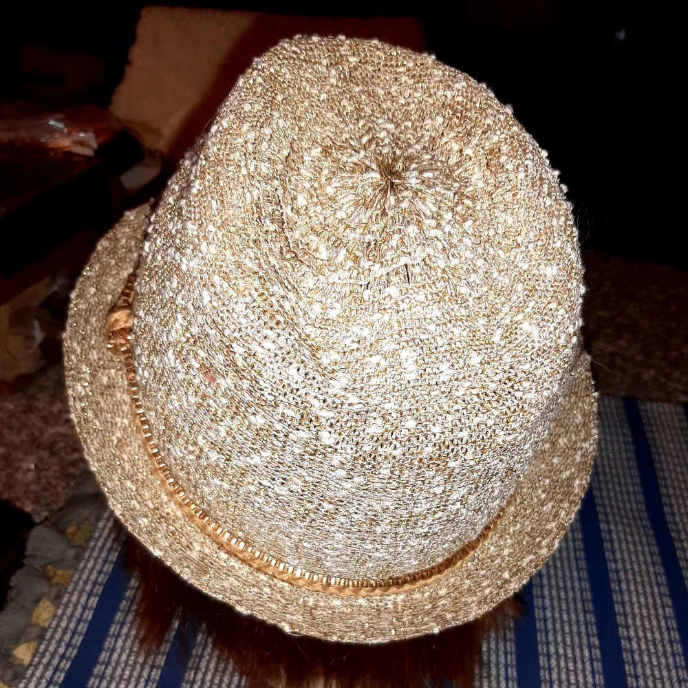 Fancy hat - Picture 3 of 3